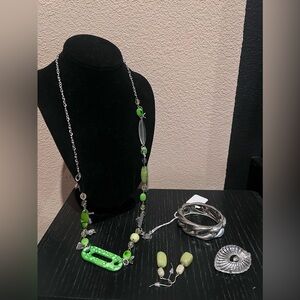 Green necklace set